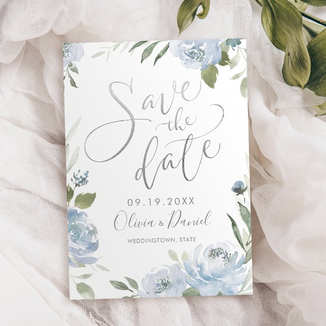 Reserve A Data Caligrafia azul empoeirada romântica salva a data (Romantic dusty blue calligraphy save the date)