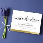Reserve A Data Caligrafia moderna simples Dourada Salve a data<br><div class="desc">Caligrafia Moderna Simples Elegante Casamento de Folha Preta e Ouro Branco Salve o Cartão de Data. Se desejar,  adicione foto ao lado traseiro. Para personalização mais avançada deste design,  clique no botão "PERSONALIZAR" acima.</div>