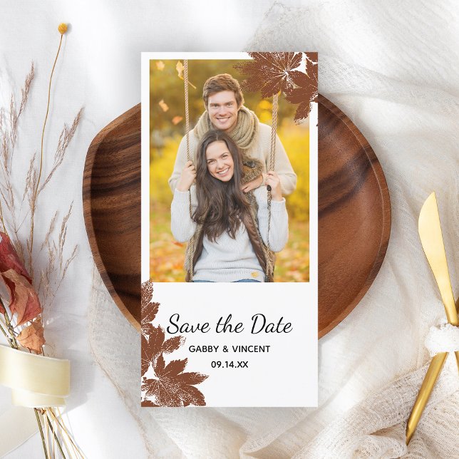 Reserve A Data Carimbo de Folha Marrom Carimbo Folha Casamento Sa (Fall in Love with this woodsy Autumn Leaves save the date photo card.)