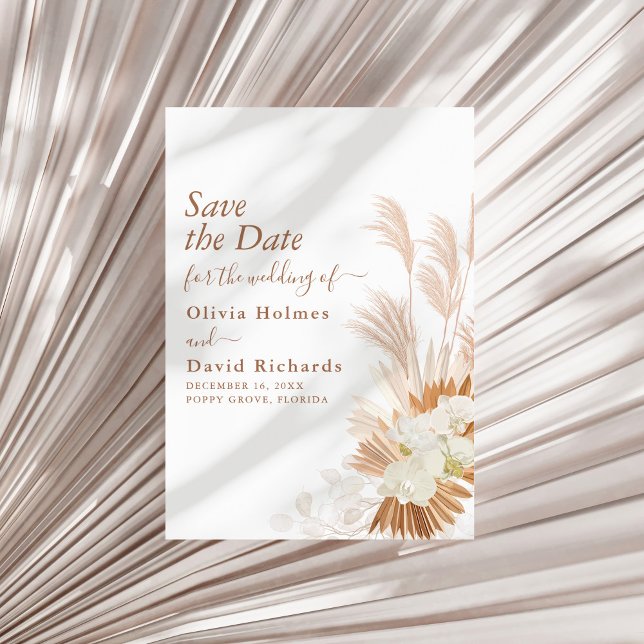 Reserve A Data Casamento Boho Terracotta Pampas Grass e Orquídeas (Boho Terracotta Pampas Grass and Orchids Wedding Save The Date on a sunny neutral dry palm leaf.)