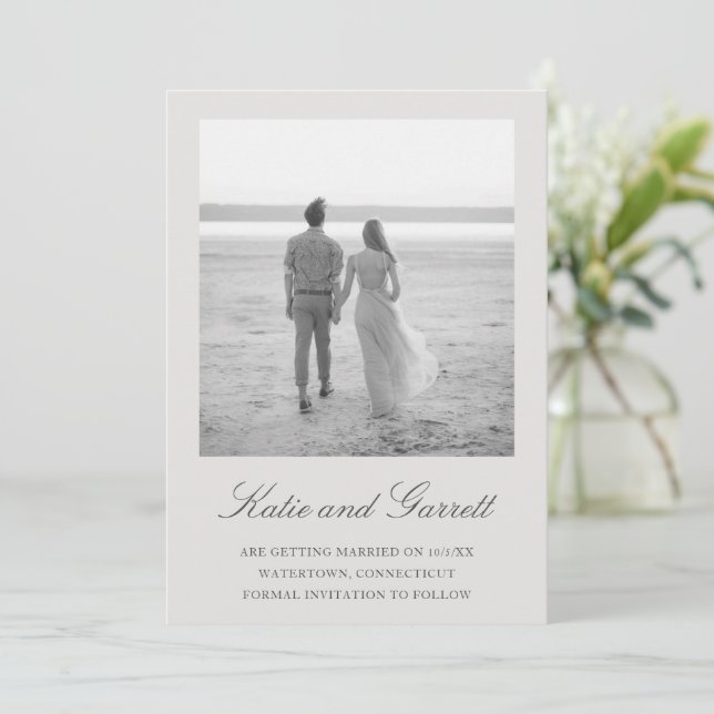 Reserve A Data Casamento Cinza Neutro Foto Simples Elegante (Em pé/Frente)