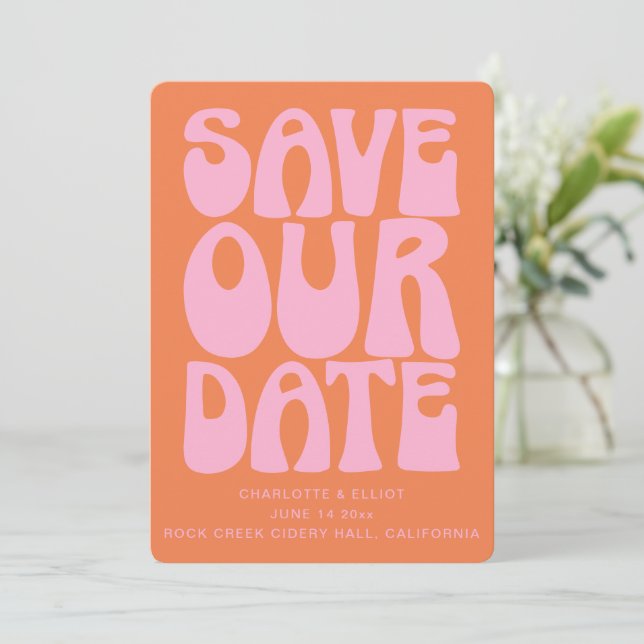 Reserve A Data Casamento Código QR Rosa e Laranja Groovy Retro do (Em pé/Frente)