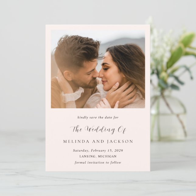 Reserve A Data Casamento com Foto Neutra Terrosa Moderna (Em pé/Frente)