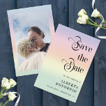 Reserve A Data Casamento com Orgulho gay de Foto do Rainbow LGBTQ<br><div class="desc">Surpreenda seus amigos e família com esses convites legal e retrorados Salve a data,  com caligrafia retrorreflectora,  fundo do arco-íris,  foto personalizada e texto de sua escolha. Adicione facilmente suas próprias informações clicando na opção "personalizar".</div>