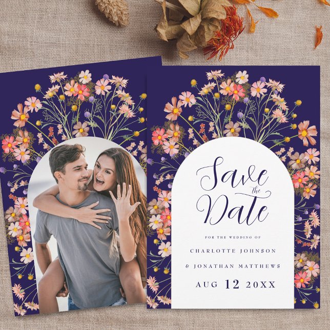 Reserve A Data Casamento de Flor Selvagem Russo com Arch Boho Fal (Photo arch boho fall rustic wildflower floral arch navy blue and white wedding save the date invite)
