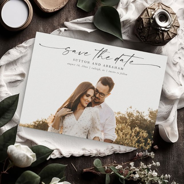 Reserve A Data Casamento de Foto com Letra Elegante (Elegant photo wedding save the date with handwritten script typographic overlay.)