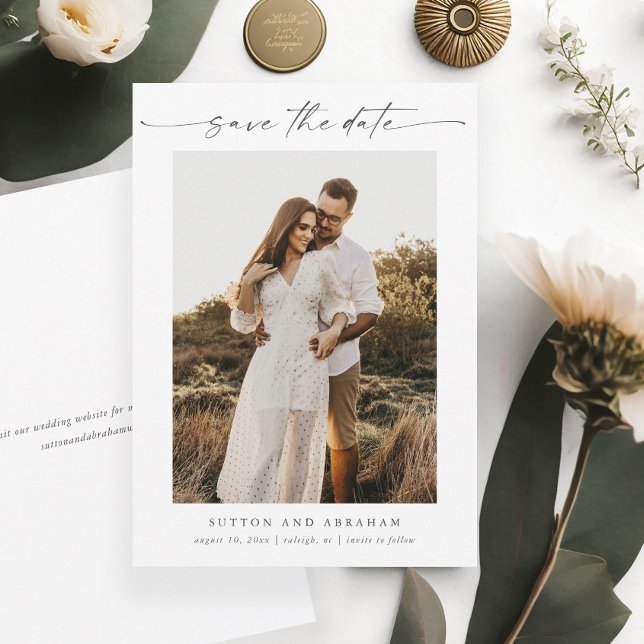 Reserve A Data Casamento de Foto de Roteiro Elegante Mínimo (Am elegant minimalist photo wedding save the date with modern handwritten script typography.)