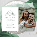 Reserve A Data Casamento de Monograma Verde de Foto Elegante<br><div class="desc">Anuncie sua data de casamento com este casamento impressionante, salve o cartão de data com duas seções na frente, ao fino monograma botânico desenhado à esquerda, que delineia elegantemente as iniciais de casais em tons verdes com seus nomes, data de casamento e detalhes de localização e à direita com a...</div>