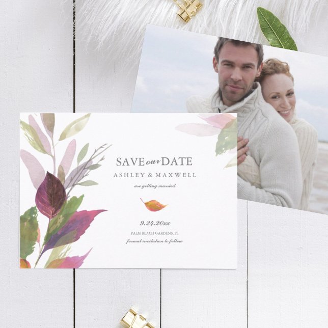 Reserve A Data Casamento de Outono Folhas Roxas Foto Salva a Data (Save the date card autumn leaves and couples photo)