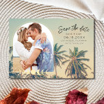 Reserve A Data Casamento de praia com palmas tropicais<br><div class="desc">Casamento guarde as datas perfeitas para o seu casamento na praia em uma palmeira com design de fotos de arco. Personalize com sua foto e detalhes do casamento,  envie emails para a família e amigos pedindo que reservem sua data de casamento.</div>
