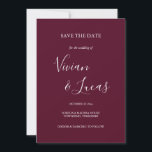 Reserve A Data Casamento de Script Burgundy Salve a Data<br><div class="desc">Casamento de Script Burgundy Salve o cartão de Data com nomes de estilo de assinatura, este elegante burgundy salva o cartão de data pode ser personalizado com suas informações especiais do dia do casamento em letra chic.</div>