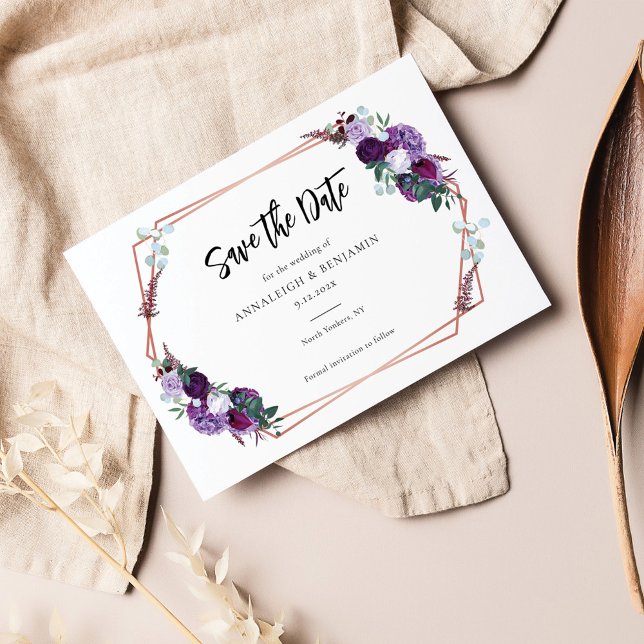 Reserve A Data Casamento de Script Elegante de Bloom Floral Roxo (Floral Purple Script Save the Date Announcement)