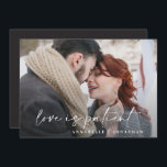 Reserve A Data Casamento de tipografia moderna adiado salvar a da<br><div class="desc">O amor é paciente. A tipografia clássica moderna,  ousada,  adiou o casamento. Com tipografia moderna e elegante e design estriada. As cores podem ser personalizadas.</div>