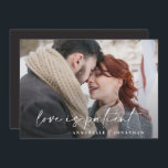 Reserve A Data Casamento de tipografia moderna adiado salvar a da<br><div class="desc">O amor é paciente. Cartão de salvar a data de casamento adiado com tipografia moderna e ousada e design de fundo listrado. As cores podem ser personalizadas.</div>