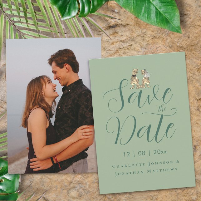 Reserve A Data Casamento Divertido de Dinossauro com Letra Elegan (Modern photo funny dinosaur bride and groom sage green destination wedding save the date)