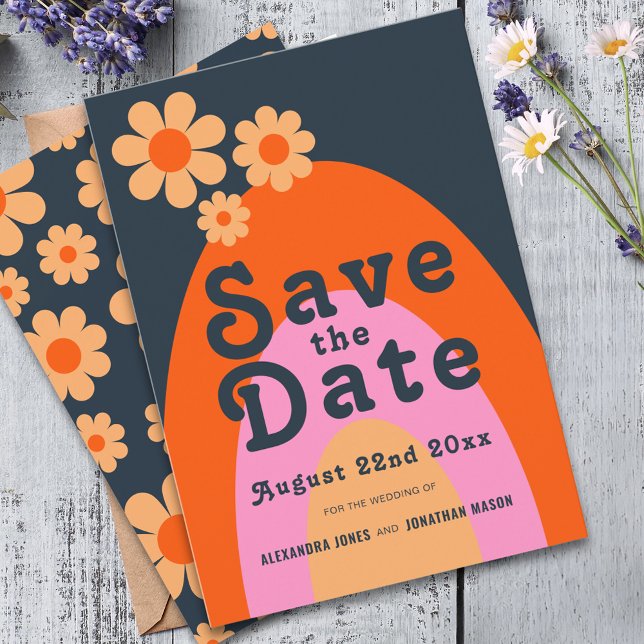 Reserve A Data Casamento Margarida Retro Moderno dos Anos 70 (Modern retro daisy arch wedding save the date with groovy 70s vintage typography )