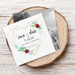Reserve A Data Casamento Moderno Salva A Data Foto Geométrica Do<br><div class="desc">Parabéns! Salvar a data é o primeiro passo para dar um tom ao seu casamento. Imprima seu convidado com este moderno salve o cartão de data com coração e rosas vermelhas geométricas. A parte de trás do cartão personaliza sua foto favorita de você e seu noivo.</div>