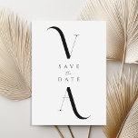 Reserve A Data Casamento Negro e Branco Moderno e Minimalista Ele<br><div class="desc">Casamento preto e branco minimalista moderno Salve os cartões de data. Possui tipografia monográfica elegante e design gráfica mínima.</div>