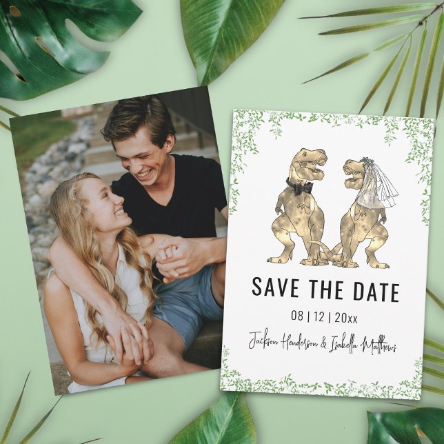 Reserve A Data Casamento Temático de Dinossauro Foto  (Funny dinosaur bride and groom wedding save the date photo card Watercolor eucalyptus foliage)