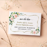 Reserve A Data Charm Blush Ivory Flowers Calliografia de Casament<br><div class="desc">Design único e elegante,  com flores cor-de-rosa pincelado,  de aquarelas de marfim,  falso quadro de ouro,  caligrafia; no fundo,  quadro e iniciais florais. Use a ferramenta Personalizar para adicionar suas informações e fazer alterações. Para obter itens correspondentes,  visite minha Coleção de Flores de Blush Exclusivas.</div>