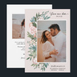 Reserve A Data Clássico Elegante Pintado Floral 2 Foto | Lâmpada<br><div class="desc">Estes belos cartões com fotos Save the Date apresentam um design floral pintado boêmico em branco, cor-de-rosa-pincel, cor de pêssego, azul e verde. A cor de fundo pode ser personalizada para qualquer cor que você quiser (tanto no verso quanto na frente). As modelos de texto estão incluídas na parte traseira...</div>