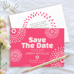Reserve A Data Coral Rosa Bat Mitzvah Bold Starburst Legal Modern<br><div class="desc">Certifique-se de que todos os seus amigos e parentes serão capazes de celebrar o marco da sua filha Bat Mitzvah! Enviar este cartão de anúncio "Salvar a Data" personalizado, retrato de boho. Estrelas de flores cor-de-rosa brancas e esbranquiçadas com Estrelas de David, assim como uma ousada tipografia serifônica roxa e...</div>