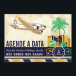 Reserve A Data Destino de Viagem Casamento Réservez la Date<br><div class="desc">A ilustração viajar vintage inspirado com o avião,  bagagem,  e palmeira. Mostrado em tons de azul marinho,  amarelo sol,  verde e vibrante.</div>