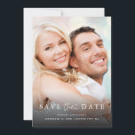 Reserve A Data Detalhes do Código QR de Foto Minimalista Moderna<br><div class="desc">Este simples e elegante cartão de salvar a data do casamento preto e branco apresenta sua foto pessoal na frente,  com uma mistura de texto manuscrito moderno e texto serifado. Há espaço para informações adicionais no verso,  incluindo o site do seu casamento e o código QR.</div>