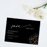 Reserve A Data Dourado Floral Vinculado Salve a Data - Preto<br><div class="desc">Simples e chique este preto Salve a data com flores Douradas desenhadas manualmente em lined é impressionante. Não há necessidade de se preocupar com a correspondência de cores, isso salvará a data com qualquer tema ou paleta de cores. Casamento outono, Verão, primavera ou épocas de inverno também. Qualidade personalizada sem...</div>