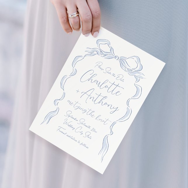 Reserve A Data Elegante Laço Desenhado à Mão em Azul Poeirento (Elegant Dusty Blue Hand Drawn Bow Save The Date)
