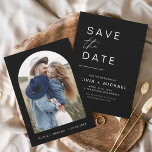 Reserve A Data Elegante Preto Salve a Data da Foto Minimalista<br><div class="desc">Cartões de Save the Date pretos de casamento que têm uma foto na frente. Os cartões Save the Date contêm uma tipografia moderna de letra cursiva manuscrita que são elegantes,  simples e modernos para usar após a sua celebração de casamento minimalista simples.</div>