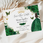 Reserve A Data Emerald Green Floral Princess Dourada Quinceañera<br><div class="desc">Personalize este bonito ouro floral verde esmeraldo e geométrico Quinceañera / 16 anos doce, salve a data fácil e rapidamente. Basta clicar no botão personalizar para editar os textos, alterar as fontes e as cores das fontes. Apresentando uma garota vestida com um belo vestido esmeralda esmeralda, rosas esmeraldas vibrantes, borboletas...</div>