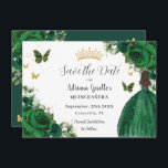 Reserve A Data Emerald Green Floral Princess Dourada Quinceañera<br><div class="desc">Personalize este bonito e esmeraldo floral Quinceañera / 16 anos de idade doce, salve a data fácil e rapidamente. Basta clicar no botão personalizar para editar os textos, alterar as fontes e as cores das fontes. Apresentando uma garota vestida com um belo vestido esmeralda esmeralda, rosas verdes esmeraldas vibrantes, borboletas...</div>