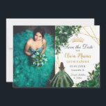 Reserve A Data Emerald Green Flowers Princesa Quinceañera Foto<br><div class="desc">Personalize esta bonito foto de aniversário emerald green floral Quinceañera / Sweet 16 salve a data fácil e rapidamente. Basta clicar no botão personalizar para editar os textos, alterar as fontes e as cores das fontes. Apresentando uma garota vestida com um belo vestido verde esmeralda, flores verdes esmeraldas e borboletas....</div>