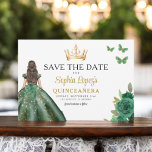 Reserve A Data Emerald Green Princess Quinceañera Salve a Data<br><div class="desc">Anuncie seu dia especial com uma encantadora princesa verde esmeralda Quinceañera Salve o convite de data. Apresentando uma paleta verde esmeralda regal e detalhes elegantes, este convite dá o tom para uma celebração real. Adorado com delicados ajustados de sotaque para uma princesa, ele captura perfeitamente a magia de sua próxima...</div>