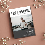 Reserve A Data Engraçado Bebidas Gratuitas Foto Moderna Casamento<br><div class="desc">Casamento moderno salve os cartões de data em uma design com seu design personalizado que lê "Bebidas grátis (e nós vamos nos casar)". Adicione sua foto,  nomes,  data do casamento e local. Personalize a parte traseira da placa com uma segunda foto.</div>