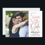 Reserve A Data Escrita Chic EDITÁVEL COR Salvar A Data RoseGold<br><div class="desc">Cartões modernos de salvar a data pela Berry Berry Sweet Designs. Itens correspondentes e outras opções de cores estão disponíveis em nosso site WWW.BERRYBERRYSWEET.COM ou mediante solicitação. A cor do fundo pode ser alterada usando as ferramentas de personalização online.

Design © Berry Berry Sweet Designs</div>