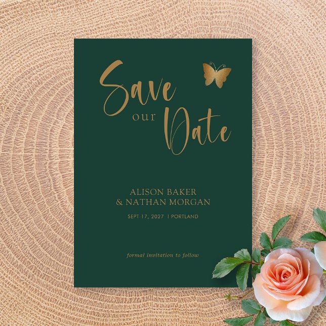 Reserve A Data Esmeralda Verde & Dourado Script com Borboleta Bri (Emerald Green & Gold Script with Glitter Butterfly Save The Date)