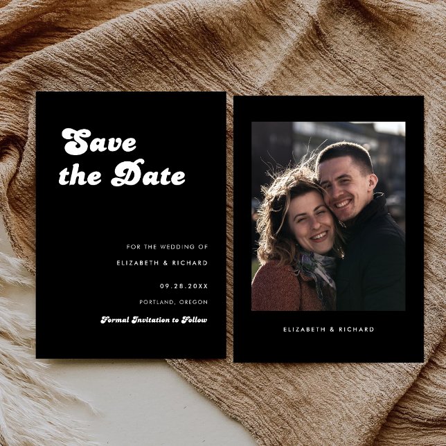Reserve A Data Estilo Retro Foto Preto e Branco de Casamento (Retro black and white photo save the date captures your moment with a stylish, memorable feel.)