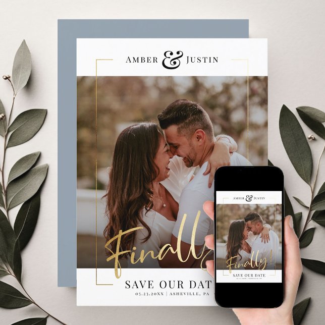 Reserve A Data Finalmente! | Diversão Elegante de Foto Quadrada M (Share the wonderful news of your engagement with these fun, modern printed gold Frame Save the Dates)