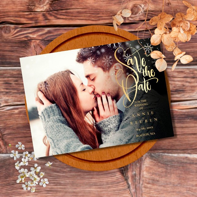 Reserve A Data Flocos de Neve de Inverno Elegante Script Dourado  (Criador carregado)