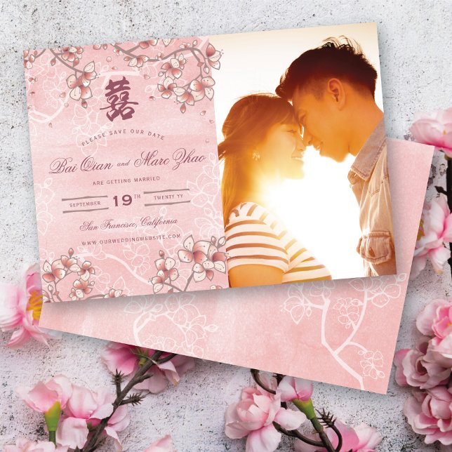 Reserve A Data Flores de Pêssego Rosa Aquarela Dupla Felicidade 囍 (Pink Peach/Plum Blossoms Double Happiness Elegant Chinese Wedding Photo Save The Date Card)