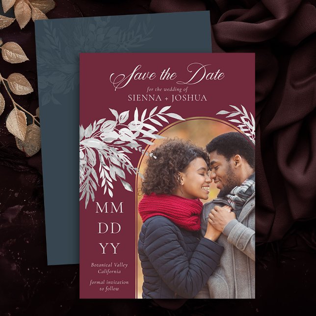 Reserve A Data Foto Arch Cinza de Folhagem Botânica de Borgonha (Photo Save the Date Invite in Burgundy and Grey from the Foliage Duet Collection by Darling & May)
