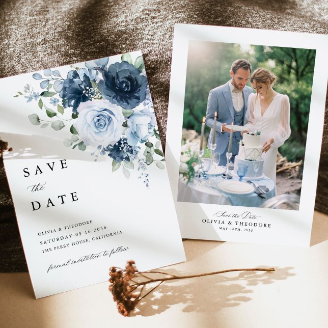 Reserve A Data Foto Azul Poeira Naval Floral Casamento (Photo save the date card in dusty blue navy theme with elegant frame layout in warm outdoor light)