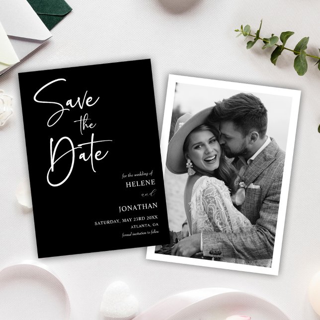 Reserve A Data Foto Branca, Preta E Simples, Elegante Moderno (Modern Elegant Simple Script Black And White Photo Save The Date)