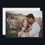 Reserve A Data foto de casamento geométrica e manuscrita<br><div class="desc">lembrança de casamento geométrica e manuscrita com data. A cor do fundo pode ser alterada. Versão moderna de casamento rústico com caligrafia.</div>