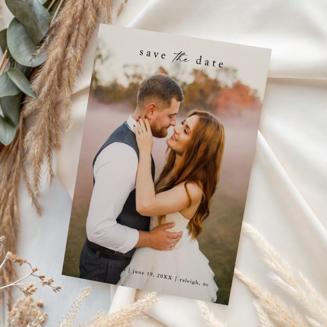Reserve A Data Foto de casamento simples com sangria total (Simple elegant photo wedding save the date.)