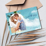 Reserve A Data Foto de Casamento Tropical Palm Beach<br><div class="desc">Casamento salve as datas em um design de palmeiras tropicais,  perfeito para o casal que está celebrando seu amor com um casamento na praia. Personalize com sua foto e detalhes do casamento,  envie emails para a família e amigos pedindo que reservem sua data de casamento.</div>