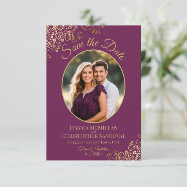 Reserve A Data Foto Oval Elegante Dourada e Casamento Roxo Magent (Em pé/Frente)