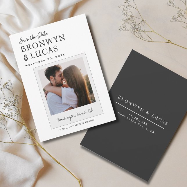 Reserve A Data Foto Polaroid Preto e Branco Rústico Moderno (Modern Rustic Black and White Polaroid Photo Save the Date)